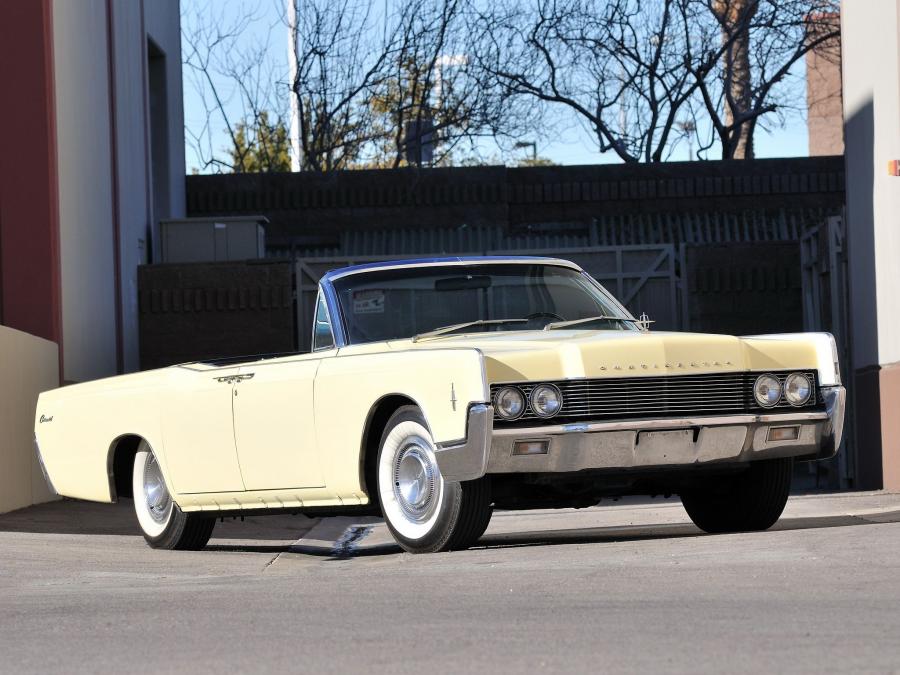  Lincoln Continental Convertible 1966 года  (фото 3 из 4)